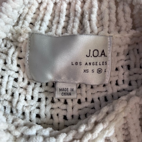Long Sleeve Crew Neck Sweater by J.O.A. In Ivory size Medium - Picture 6 of 8